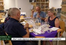 ROUDNICE N.L.: „Íčko“ vzalo zájemce za francouzským vínem a specialitami