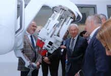 Krajská zdravotní má jako první ve střední a východní Evropě jedinečný robotický systém daVinci s jedním portem