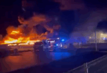 Požár v Bohušovicích nad Ohří: Hoří sklad zábavní pyrotechniky (fotogalerie)