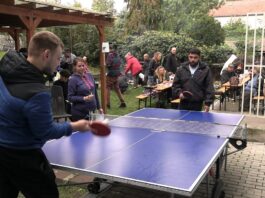 LITOMĚŘICE: Lidé bez domova a sociální pracovníci hráli ping pong