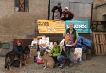 ŘEPNICE: Útulek fest přivezl do Psího domova krmivo na několik měsíců