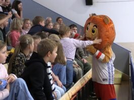 LITOMĚŘICE: Basketbalové Lvice hrály se Slunetou před zraky školáků