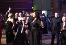 Fotogalerie: 3. Absolventský ples Gymnázia Josefa Jungmanna. Hlavní hvězdou byla Ilona Csáková