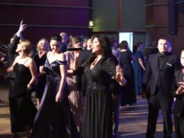 Fotogalerie: 3. Absolventský ples Gymnázia Josefa Jungmanna. Hlavní hvězdou byla Ilona Csáková