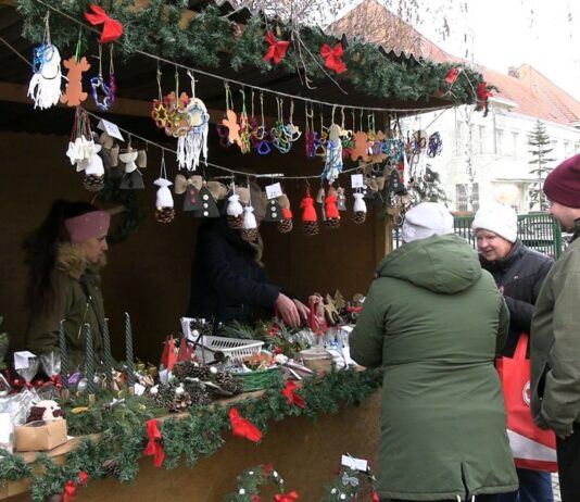 FOTOGALERIE: Vánoční jarmark na ZŠ Antonína Baráka.