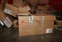 MOST: Šestkrát vyloupili stejné auto s oblečením, které prodávali rovnou na ulici