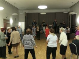 TŘEBENICE: Na tradičním setkání seniorů se rozdávalo občerstvení i dárečky