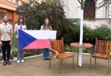 LOVOSICE: U Pfannschmidtovy vily je Lavička Václava Havla