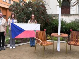 LOVOSICE: U Pfannschmidtovy vily je Lavička Václava Havla