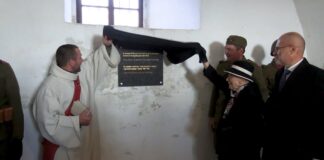 TEREZÍN: V Malé pevnosti odhalili pamětní desku vojenskému odboji