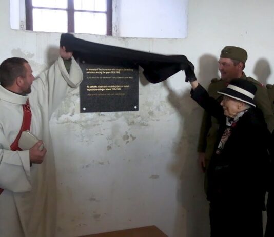 TEREZÍN: V Malé pevnosti odhalili pamětní desku vojenskému odboji