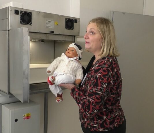 ROUDNICE N. L.: Nemocnice Roudnice má nový babybox. Je 90. v republice