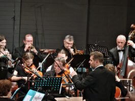 FOTOGALERIE: Symfonici s ‚Rybovkou‘ vyprodali kulturní dům