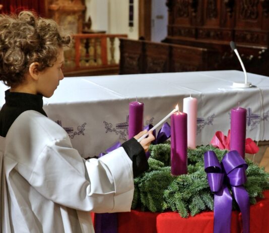 FOTOGALERIE: Filip rozsvítil první adventní svíci