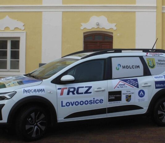 Nové auto usnadní péči o děti v Dětském domově Dlažkovice