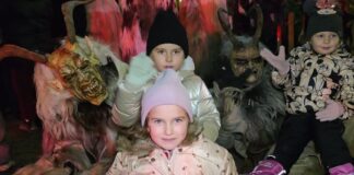 ŠTĚTÍ: Krampus show přilákala stovky lidí