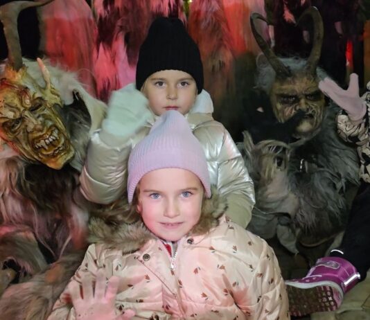 ŠTĚTÍ: Krampus show přilákala stovky lidí