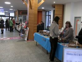 ŠTĚTÍ: Třetí Vánoční trh v Mondi navodil sváteční atmosféru a pomohl dobré věci