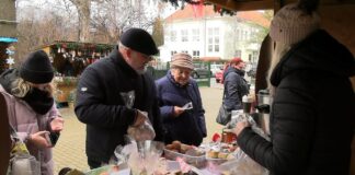 LOVOSICE: ZŠ Antonína Baráka opět uspořádala Vánoční jarmark