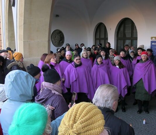 LITOMĚŘICE: Cantica Bohemica přispěla ke sváteční atmosféře Vánočním zpíváním