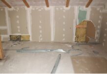 Rekordní „vybílený“ dům v Teplicích: Čtveřice zlodějů napáchala škodu za 22 milionů