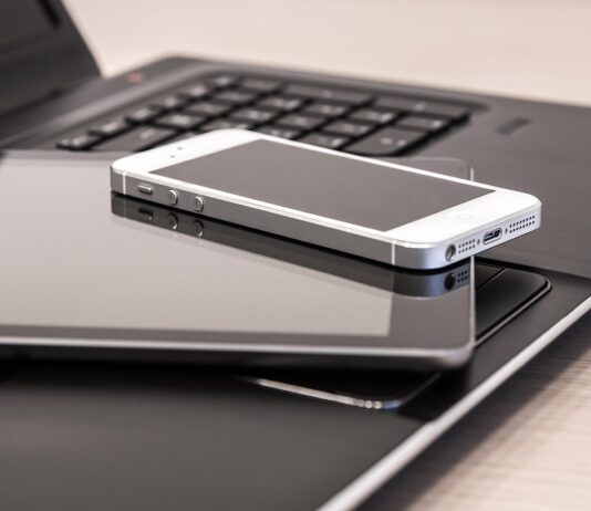 Falešná policistka připravila ženu o 1,3 milionu korun.