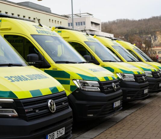 Modernizace záchranky: Deset nových sanitek vyjíždí na cesty Ústeckého kraje + Fotogalerie