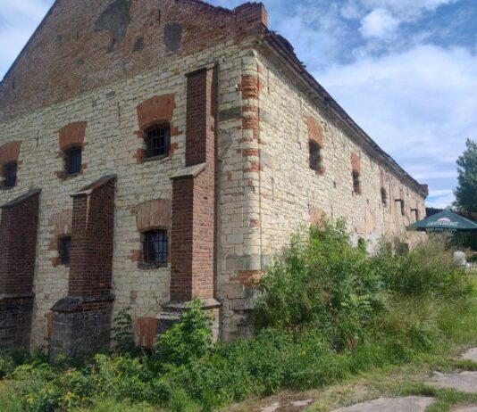 Vinaři se představí ve dvou patrech historické zámecké sýpky na Pátku