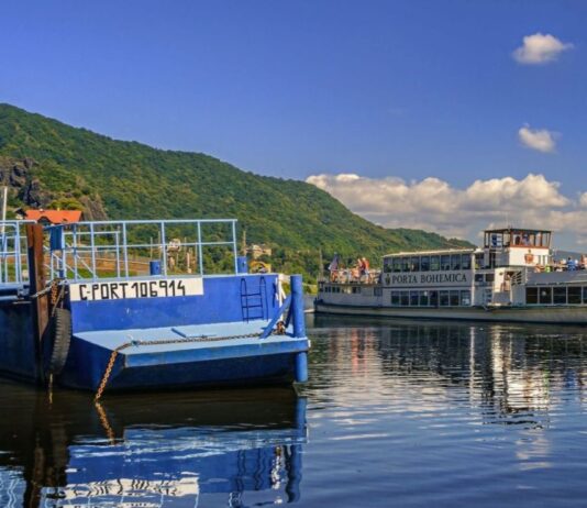 Startuje sezóna turistických linek: Na Labe vyplouvají lodě, do Zubrnic vyráží historický motoráček