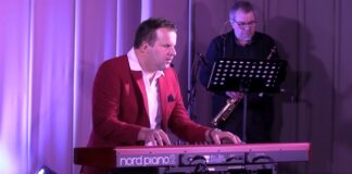 TŘEBENICE: Nevidomý zpěvák a klavírista Jan Jareš přivezl koncert Consonance