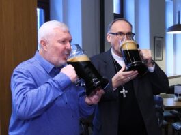 LITOMĚŘICE: Biskupský pivovar U sv. Štěpána uvařil Velikonoční speciál. Požehnal mu arcibiskup