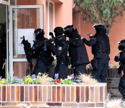 Drama v libochovické základní škole: Útok střelce byl naštěstí jen velkým cvičením složek IZS