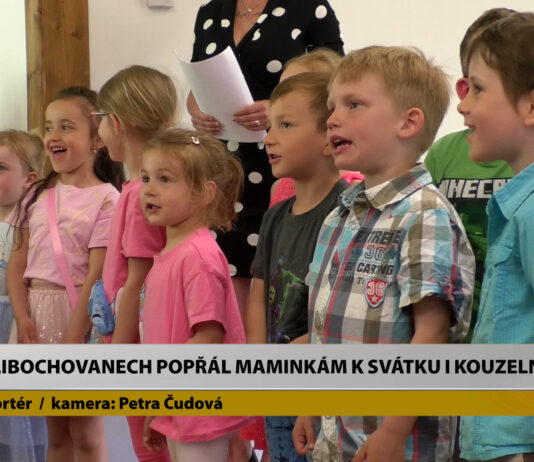 LIBOCHOVANY: V Libochovanech popřál maminkám k svátku i kouzelník