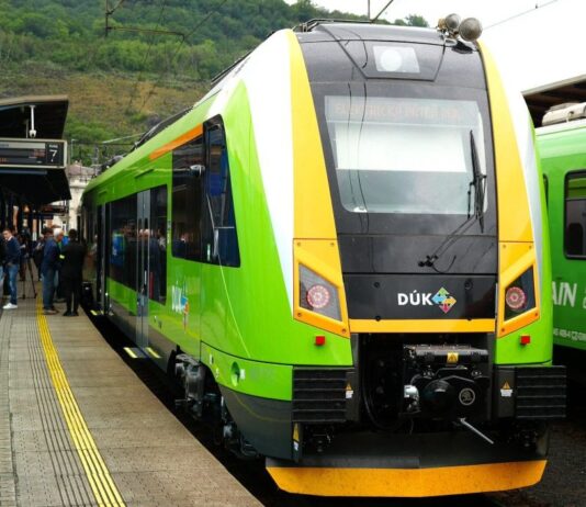 Ústecký kraj nasazuje moderní zelené vlaky. Na páteřní linky vyjedou už v prosinci