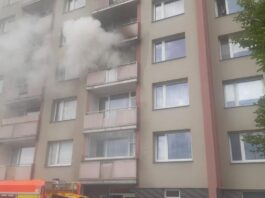 V Roudnici explodovala elektrokoloběžka: Požár v paneláku způsobil škodu za 700 tisíc korun