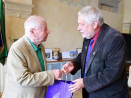 Starosta přivítal na radnici 95letého stolního tenistu Miroslava Nedvěda