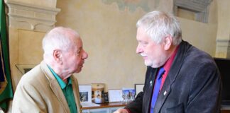 Starosta přivítal na radnici 95letého stolního tenistu Miroslava Nedvěda