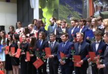 LITOMĚŘICE: Gymnázium předalo slavnostně maturitní vysvědčení v hradu