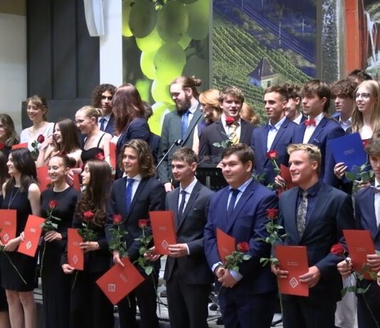 LITOMĚŘICE: Gymnázium předalo slavnostně maturitní vysvědčení v hradu