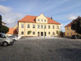 VOLNÁ MÍSTA: Říp o. p. s. hledá šatnáře(ku)/pokladní