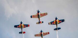 MOST: Red Bull Flying Bulls ovládnou oblohu nad jezerem