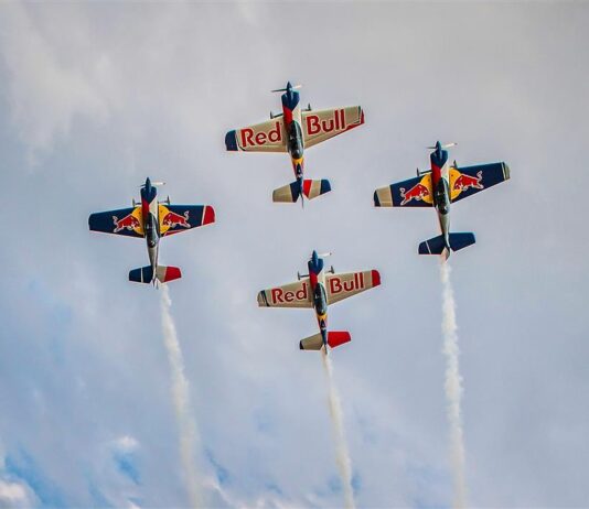 MOST: Red Bull Flying Bulls ovládnou oblohu nad jezerem