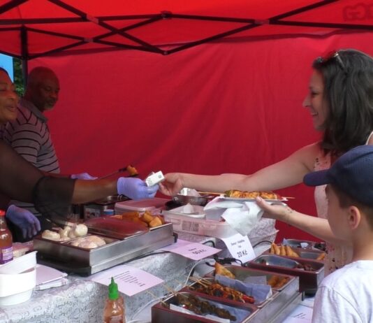 ROUDNICE N. L.: Street food festival nabídl chutě z celého světa