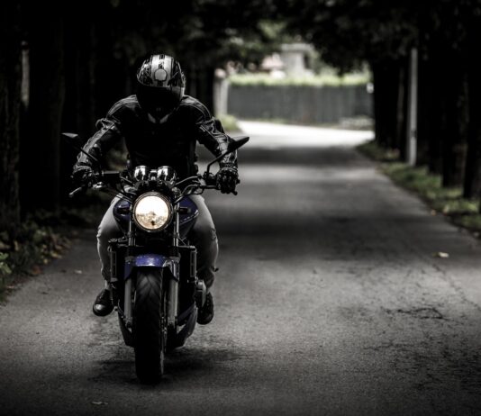 MOTOFEST ÚŠTĚK 2026 nabídne dva dny motorek, rockové hudby a festivalové atmosféry u jezera Chmelař