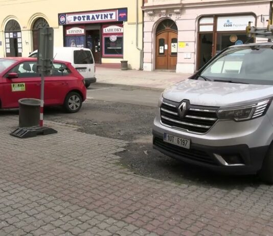 LITOMĚŘICE: Další část rekonstrukce v Dlouhé převzalo město. Památkáři nechtějí květináče